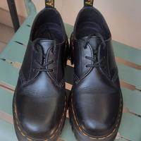 Dr. Martens stringata