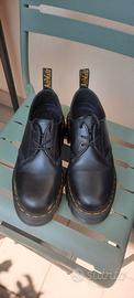 Dr. Martens stringata