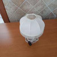 lampada con basamento in cristallo.