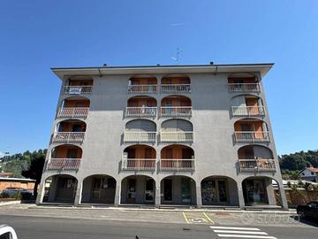 Appartamento di 101 m² con più di 5 locali e box a