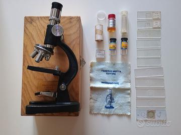 Microscopio didattico da 100x a 600x con access.