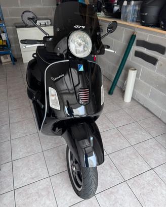 Vespa 300 Gts Super i.e.