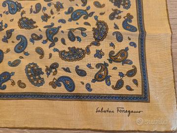 foulard Salvatore Ferragamo 