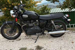 Triumph boneville T100