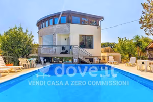 Villa di 330 m² con 5 locali a Conversano