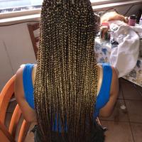 Parrucchiere specializzato in trecce africane