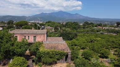 Antica villa indipendente con terreno