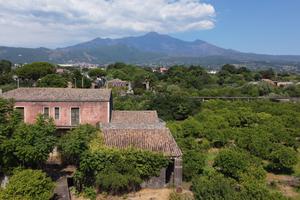 Antica villa indipendente con terreno