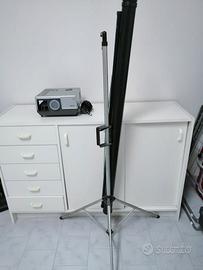 Proiettore diapositive e telo