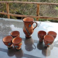 Servizio brocca e bicchieri in ceramica