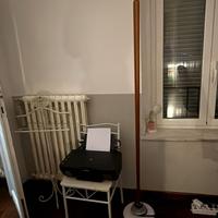 sedia bianca in legno