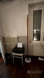 sedia bianca in legno