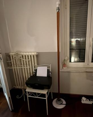 sedia bianca in legno