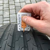 Continental  215/55 17 nuove