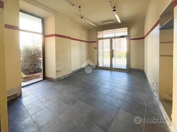 NEGOZIO A VALMADRERA