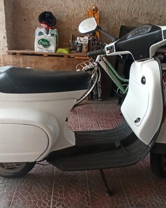 Vespa Piaggio 50cc tre marce iscritta ASI