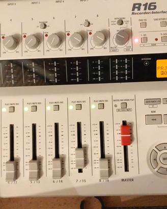 Zoom r16 registratore multitraccia Interfaccia