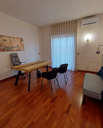 Stanza uso studio per professionisti