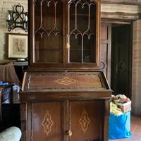 Vetrina in stile come nuova ,con intarsi