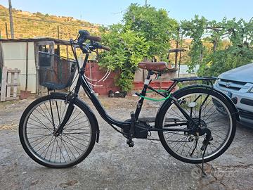 bicicletta da passeggio a pedalata assistita 