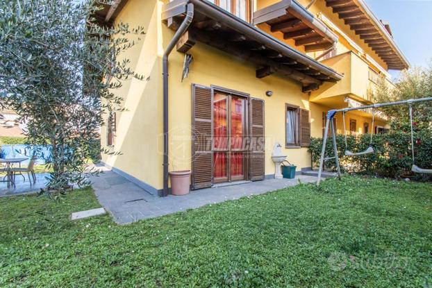 VENIANO - VILLA A SCHIERA DI TESTA CON GIARDINO