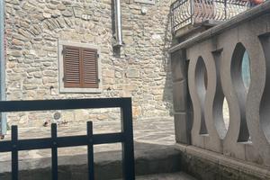 Casa in sasso + Legnaia + Cantina