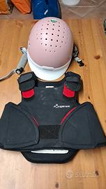 casco e busto protettivo equitazione