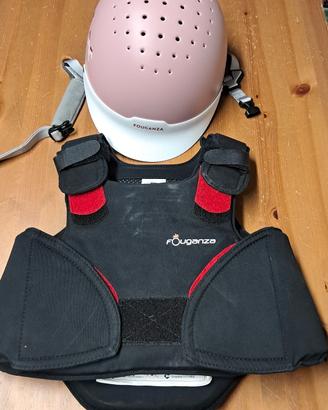 casco e busto protettivo equitazione
