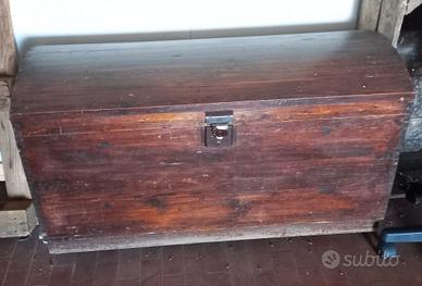 Baule antico in legno primi'900. Coperchio bombato