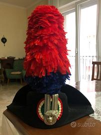 Lucerna alta uniforme dell'Arma dei Carabinieri.