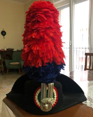 Lucerna alta uniforme dell'Arma dei Carabinieri.