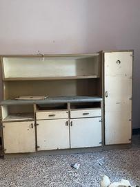 Mobile da cucina antico