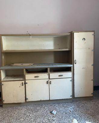 Mobile da cucina antico