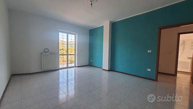 Tre vani con ampia balconata