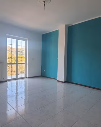 Tre vani con ampia balconata