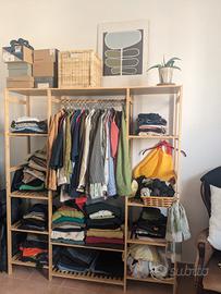 Armadio con ripiani a vista