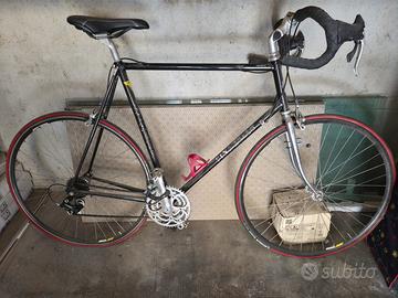 Bicicletta uomo da corsa Pinarello vintage nera