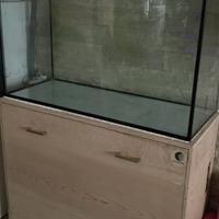 Acquario con mobile e tecnica varia