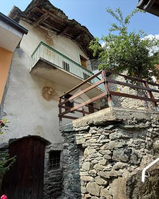 CASA SEMINDIPENDENTE A LEMIE