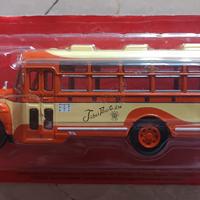 autobus Isuzu BXD 30 1:43