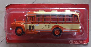 autobus Isuzu BXD 30 1:43