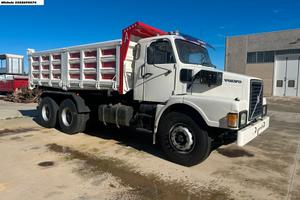 VOLVO N12 6X4 RIBALTABILE TRILATERALE