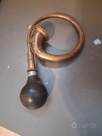 Antica tromba auto vintage cornetto trombetta