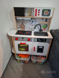cucina giocattolo in legno con tantissimi accessor
