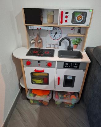 cucina giocattolo in legno con tantissimi accessor