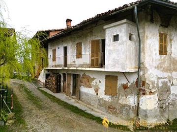 Rustico / Casale di 300 m² con più di 5 locali a M
