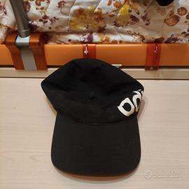 cappello Adidas nero con scritta bianca 
