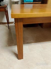 Tavolo da pranzo in legno  massello