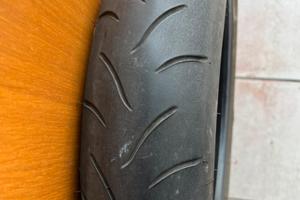 Ruota anteriore pneumatici moto