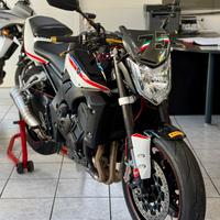 Yamaha fz1 super accessoriata con brembo e bitubo